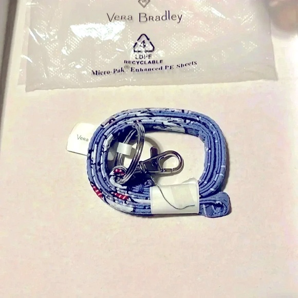 🆕 Berry Merry Lanyard Vera Bradley - Picture 4 of 5